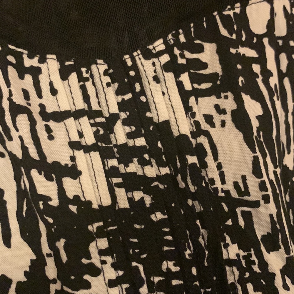 🎉 FOREVER 21 Black White Mesh Abstract Dress, size S - Picture 6 of 6